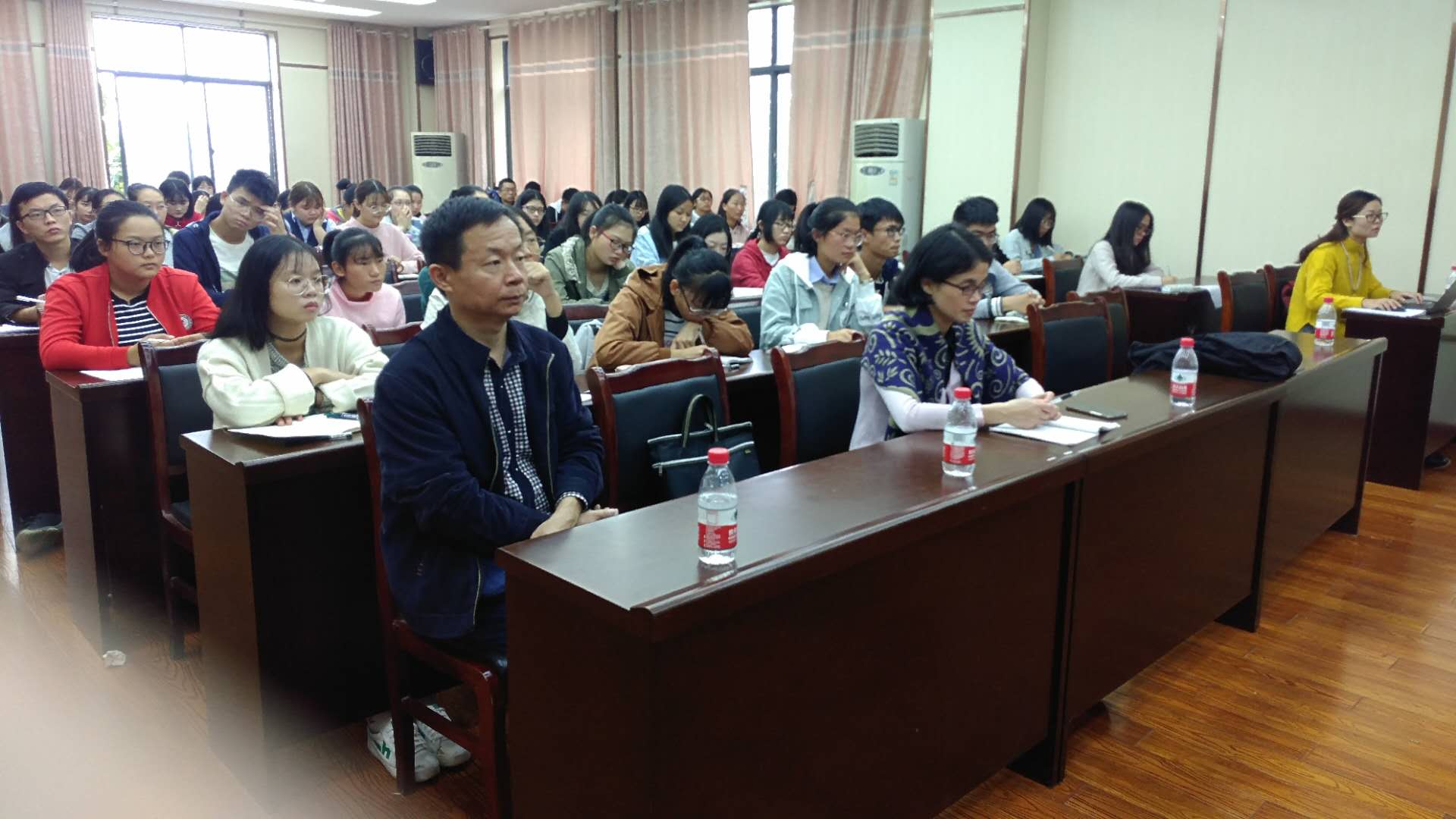 南京大学博士生导师童星教授莅临政法学院讲学 