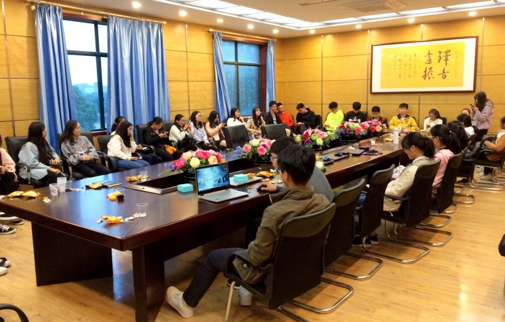 政法学院团委青年信息中心顺利召开培训会