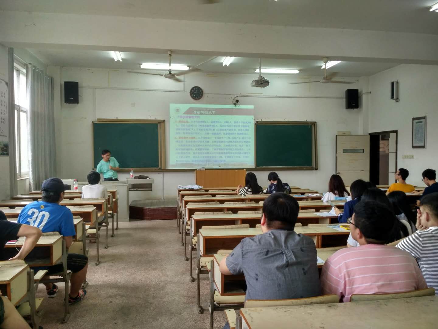 政法学院赴景德镇陶瓷大学及其科技艺术学院进行研究生招生宣讲