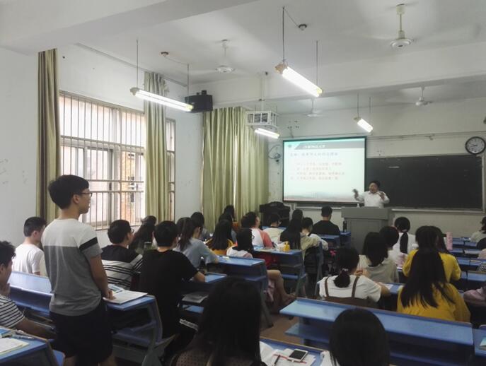 政法学院赴江西师范大学科技学院开展研究生招生宣讲