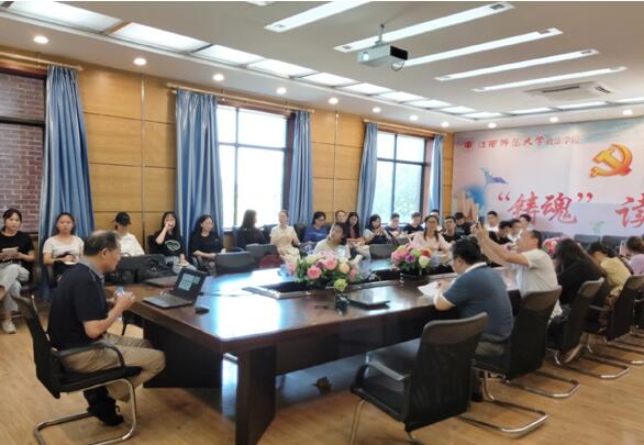 北京大学博士生导师萧鸣政教授莅临政法学院讲学