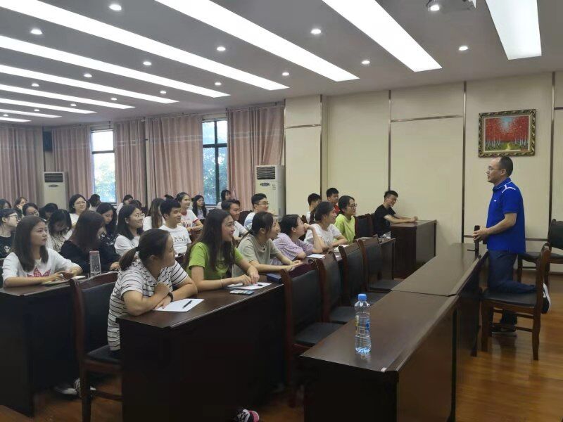 政法学院2017级行政管理专业师生交流会顺利开展