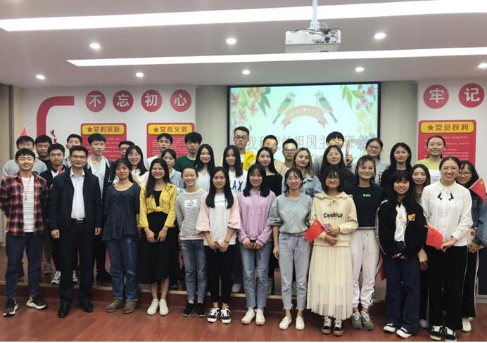 政法学院教工第一支部组织参观“赣籍开国将军百战图”大型创作巡展并开展“不忘初心牢记使命”党建进班级活动 
