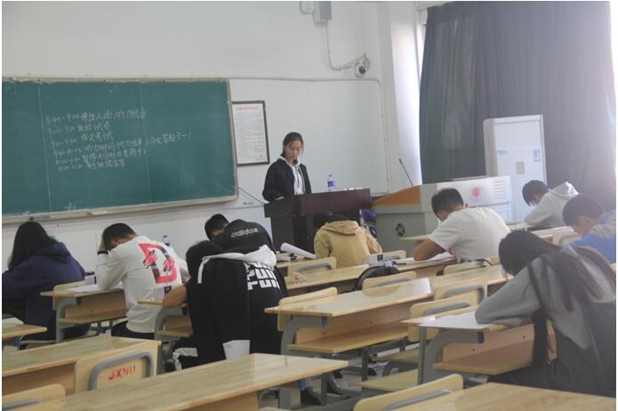 政法学院英语四级模拟考试顺利开展