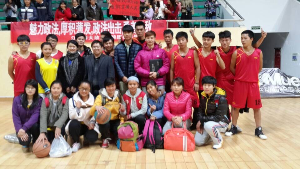 江西师大“青蓝杯”男篮巅峰对决，政法学院不负众望荣获冠军