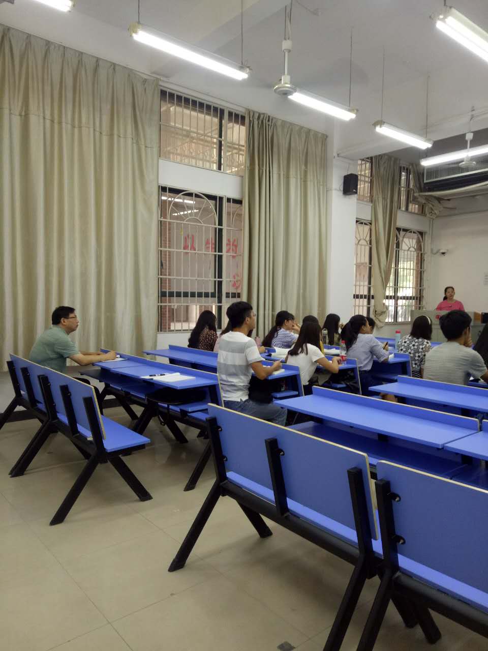 刘光华副书记深入政法学院课堂听课并指导教学工作