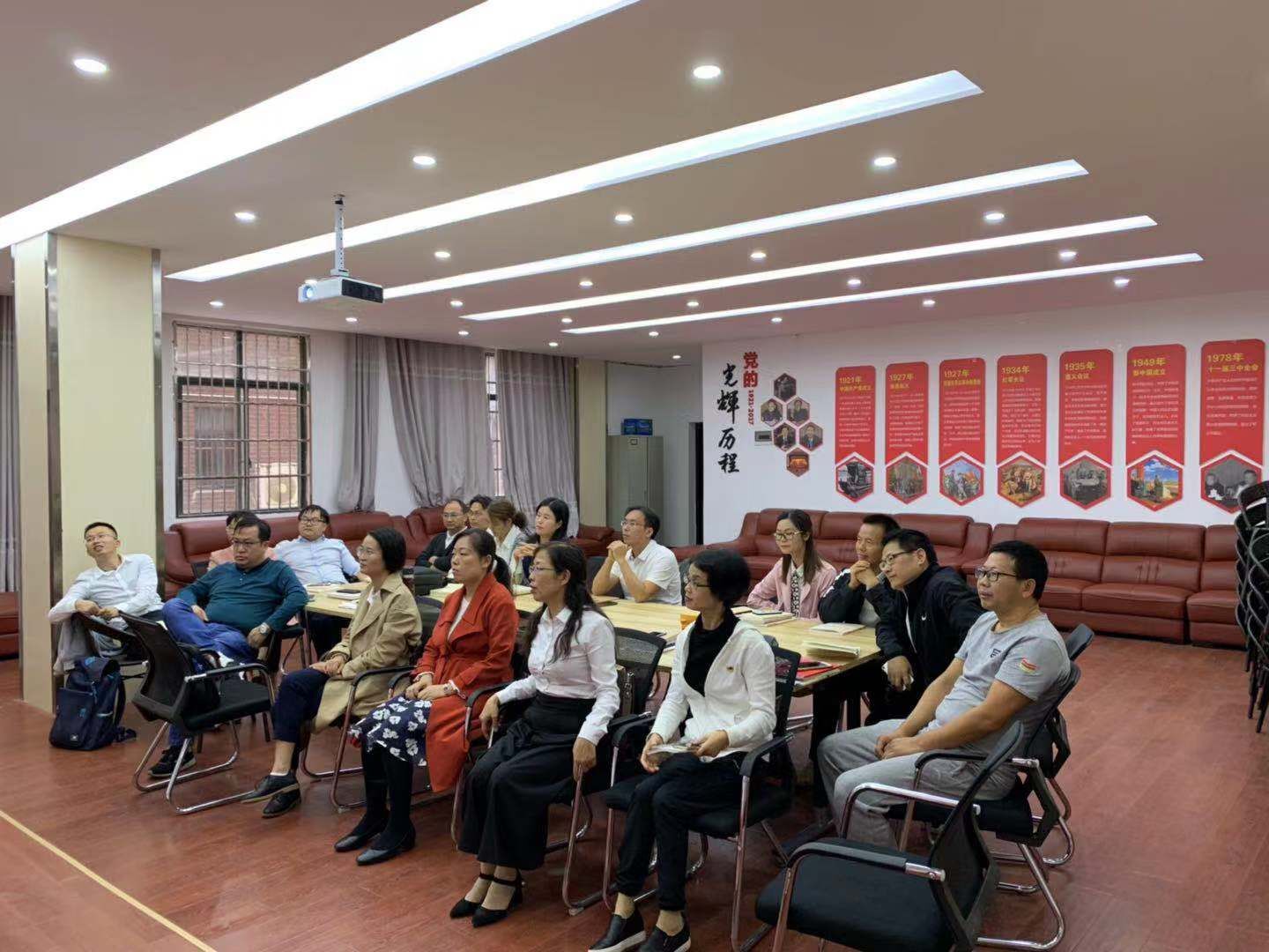 江西师范大学第六次党代会代表政法学院熊时升书记深入教工第二支部开展“不忘初心，牢记使命”专题宣讲