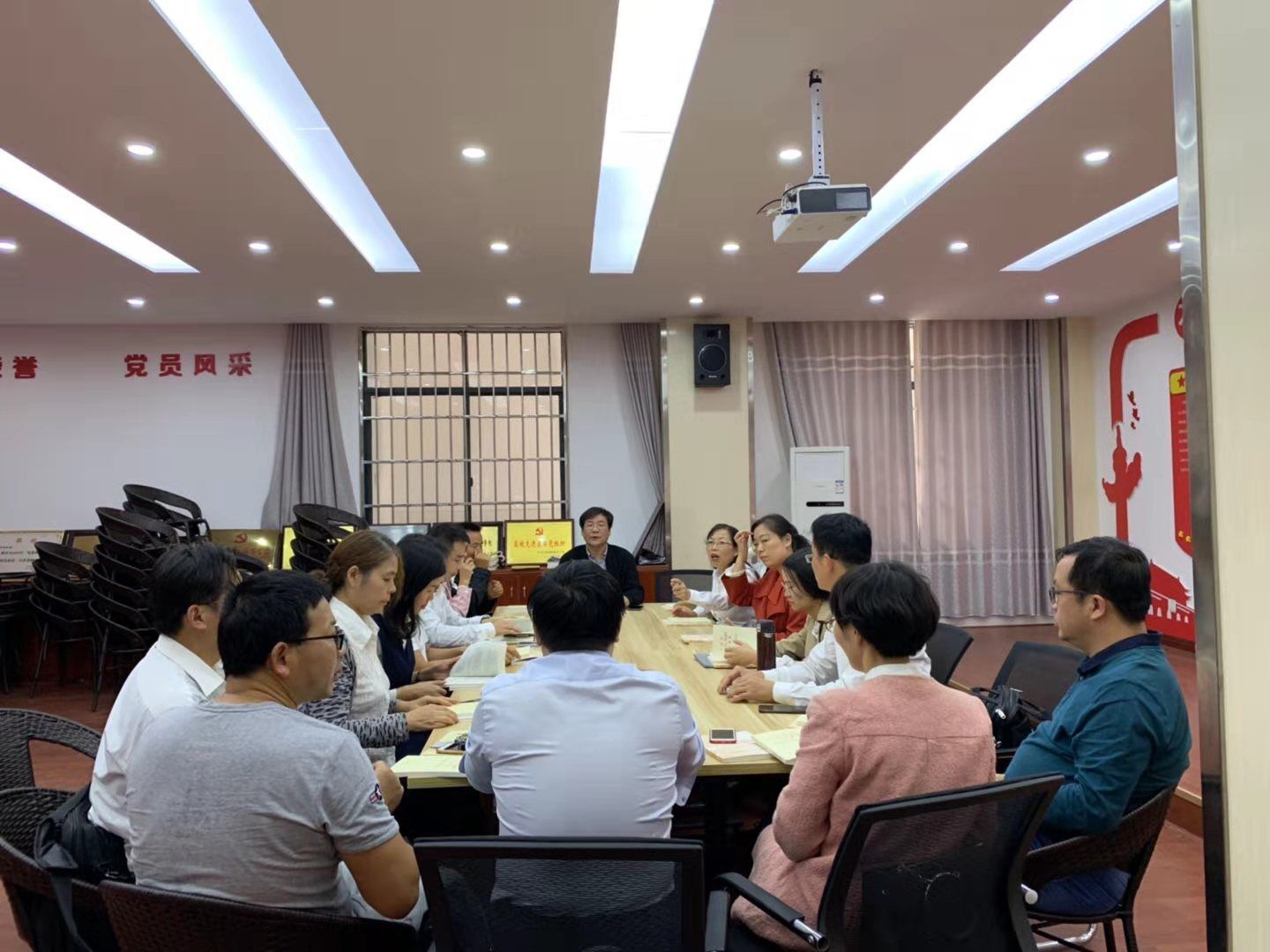 江西师范大学第六次党代会代表政法学院熊时升书记深入教工第二支部开展“不忘初心，牢记使命”专题宣讲