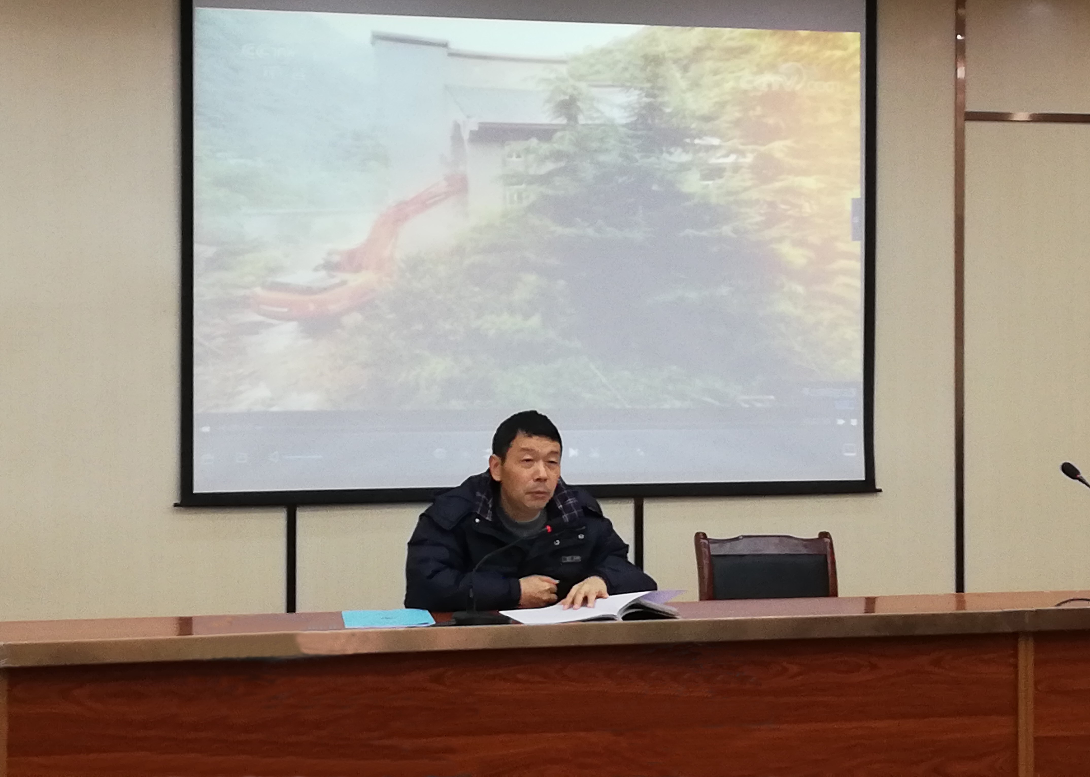 严于律己正风气，踏实做事共前行——政法学院组织师生收看电视专题教育片
