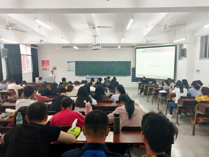 政法学院到宜春学院进行研究生招生宣讲