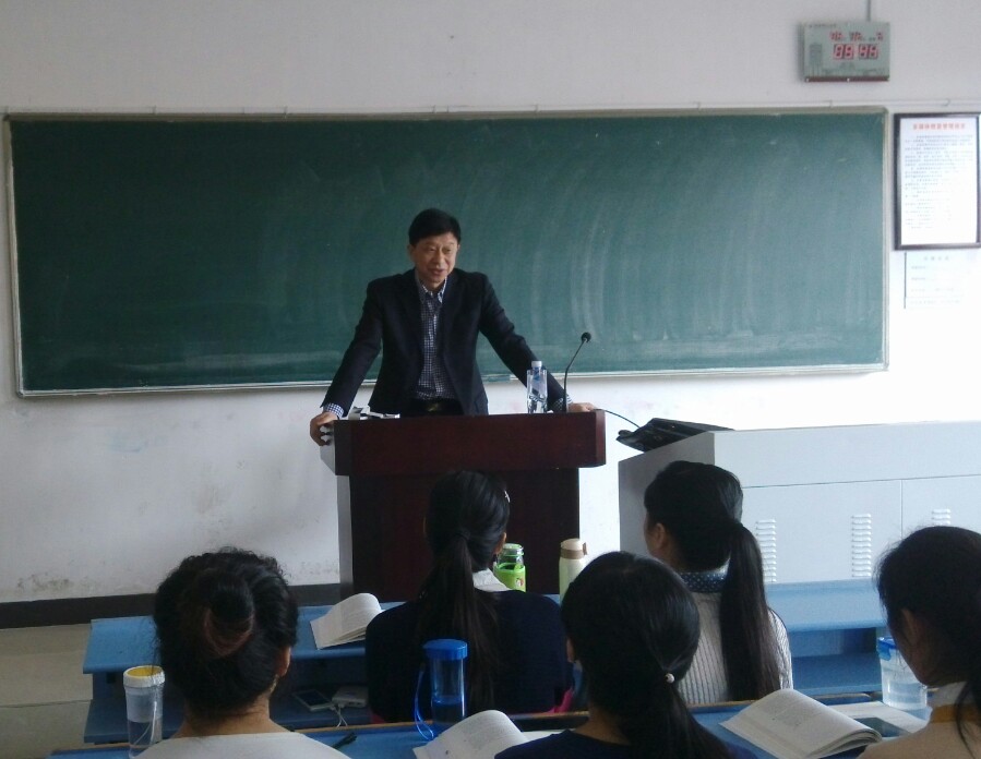景德镇市中级人民法院杨武法官为政法学院法学专业学生授课