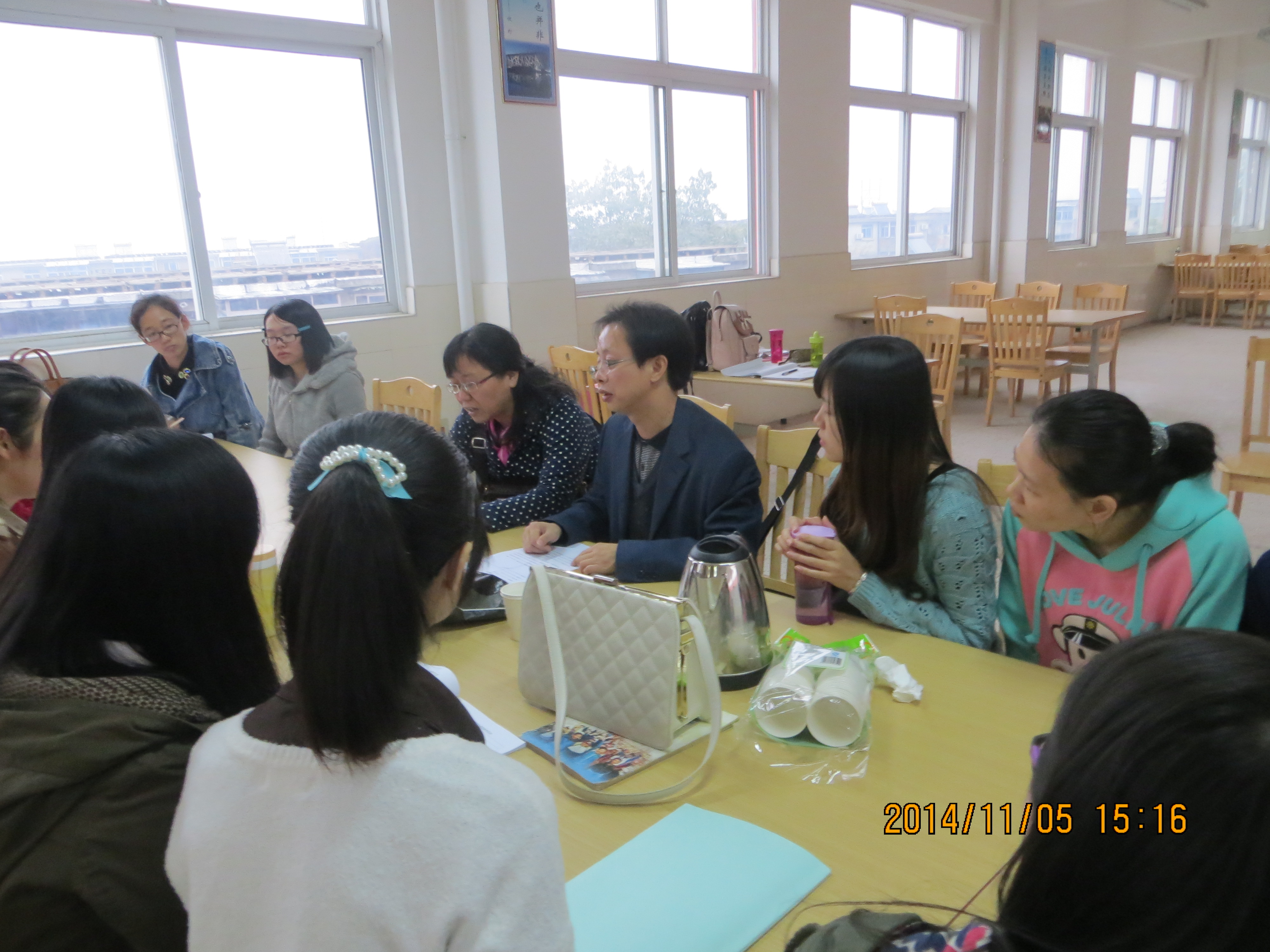 政法学院老师到南钢中学看望实习生